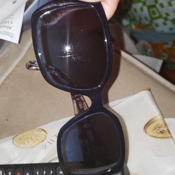 🚫SOLD🚫 Chanel shades - Picture 11 of 11